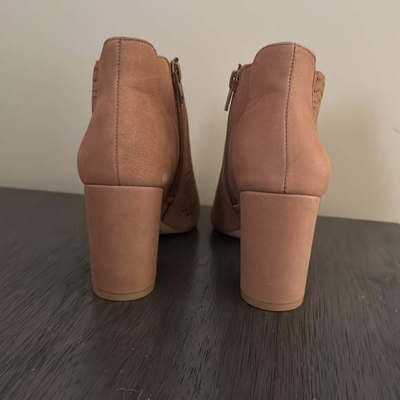 Gianni Bini Women's Toniya Laser-Cut Suede Block 3" Heel Booties Size 8 NWOT - Picture 4 of 9